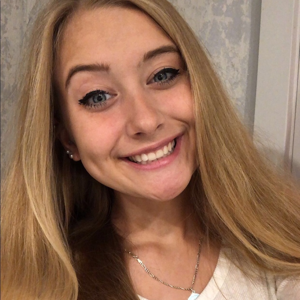 Meet your Posher, Makayla